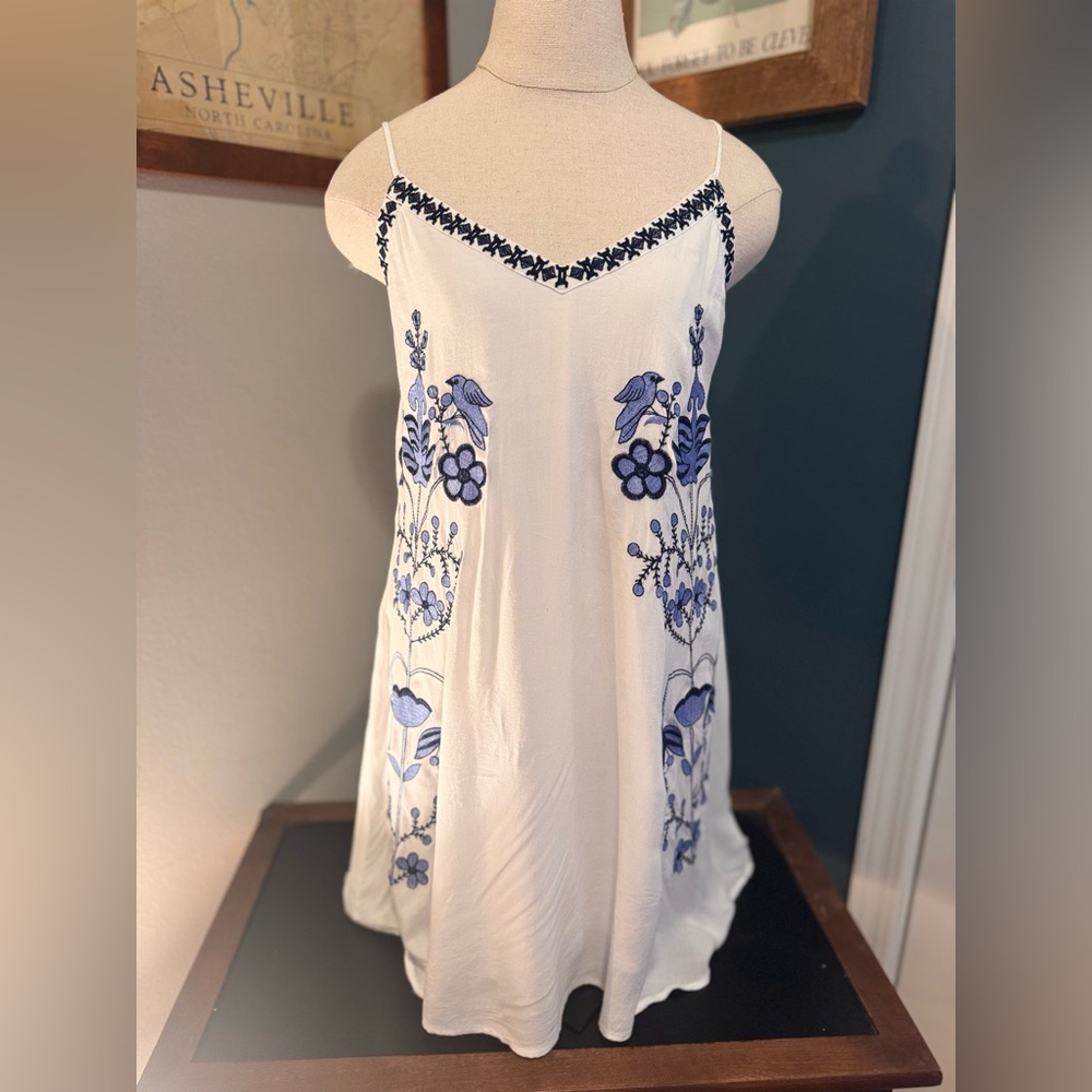 Chic White and Blue Floral Embroidered Mini Dress